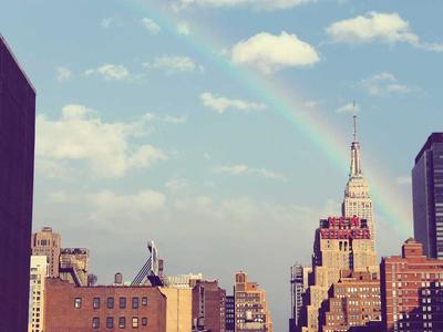 What is the difference between the Options API and Composition API in Vue 3?